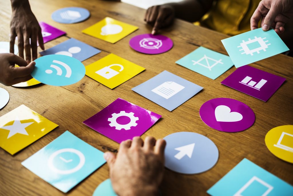 Destaca añadiendo archivos multimedia e iconos en Linkedin